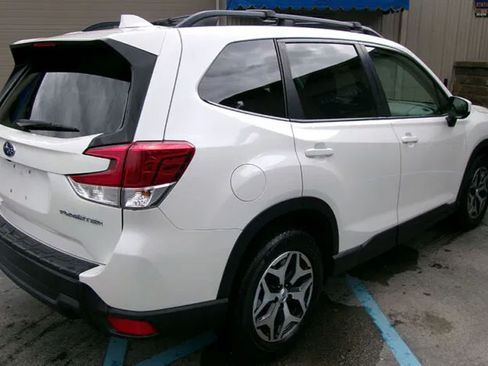 Used 2021 Subaru Forester Premium AWD/4WD image 5