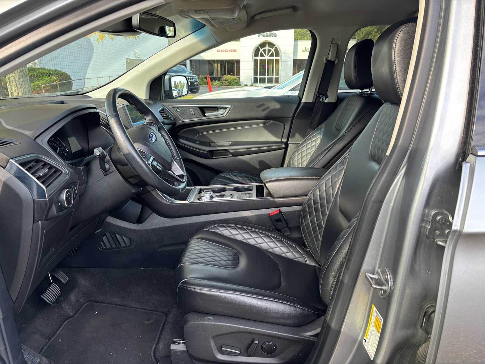 Used 2024 Ford Edge Titanium AWD/4WD image 2