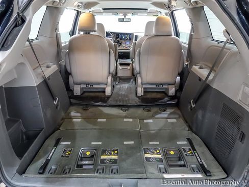 Used 2016 Toyota Sienna XLE w/ XLE Navigation Package AWD/4WD image 28