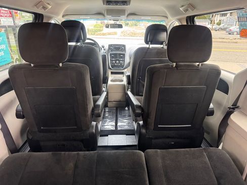 Used 2016 Dodge Grand Caravan SXT image 11