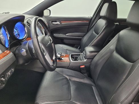 Used 2014 Chrysler 300 RWD image 17