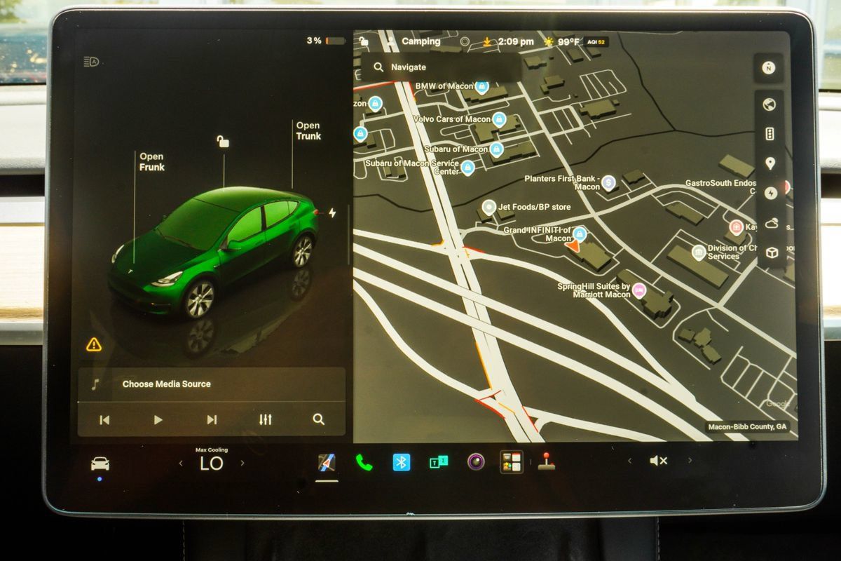 Used 2024 Tesla Model Y Long Range AWD/4WD image 25