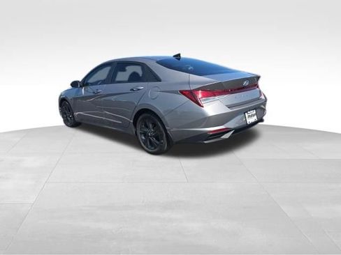 Used 2022 Hyundai Elantra SEL FWD image 5