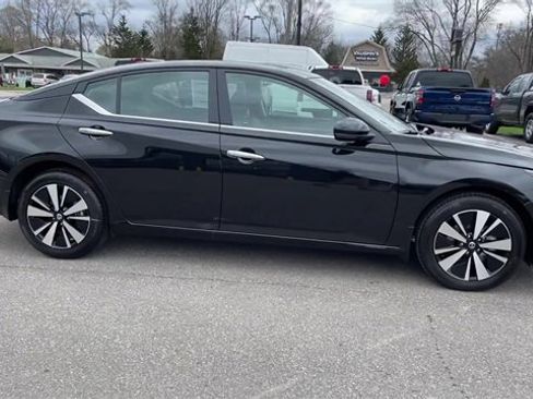 Certified 2022 Nissan Altima 2.5 SV w/ SV Premium Package image 9