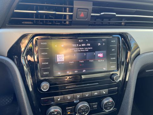 Used 2020 Volkswagen Passat 2.0T SE image 22