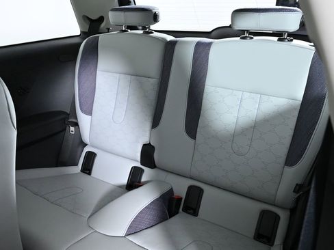 Certified 2025 MINI Cooper S image 25