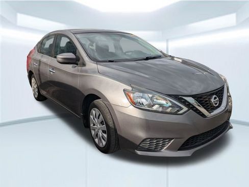 Used 2019 Nissan Sentra S image 2