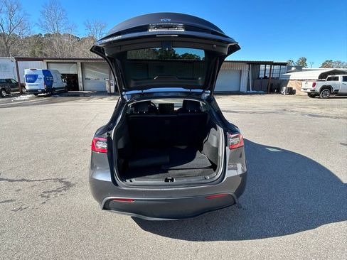 Used 2020 Tesla Model Y Long Range image 23