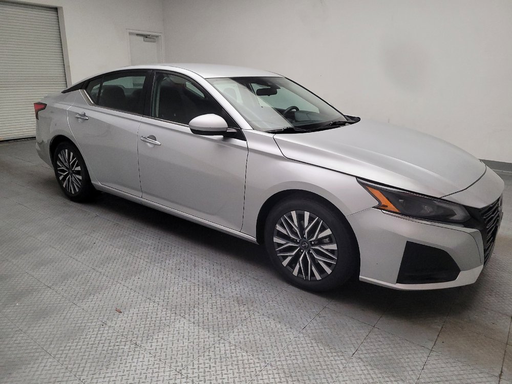 Used 2023 Nissan Altima 2.5 SV FWD image 11