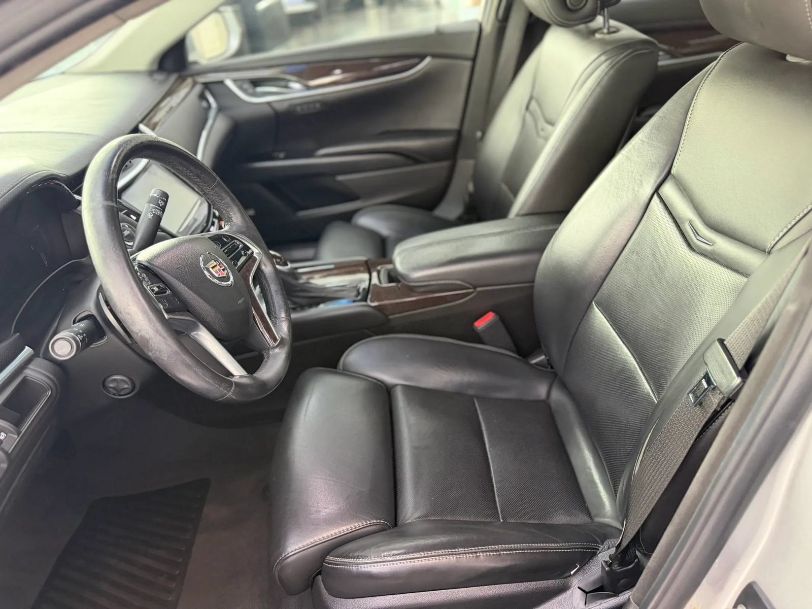 Used 2014 Cadillac XTS Luxury FWD image 3