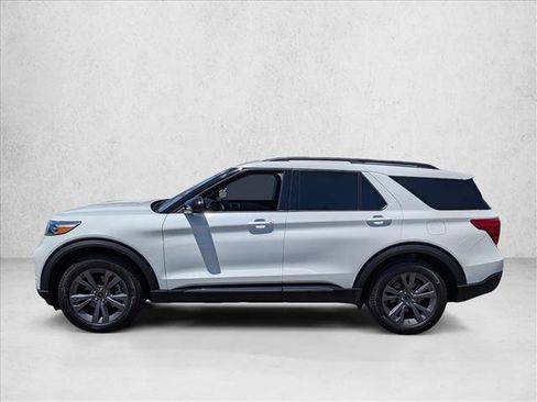 Used 2024 Ford Explorer XLT w/ Equipment Group 202A RWD image 10