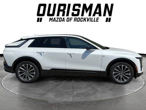 Used 2025 Cadillac Lyriq Sport AWD/4WD image 7