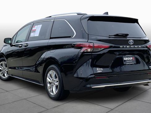 Used 2021 Toyota Sienna Limited image 12