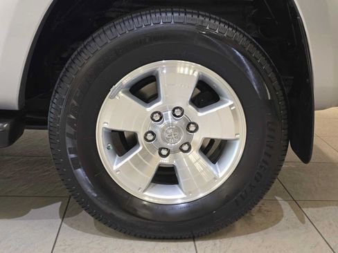 Used 2006 Toyota 4Runner SR5 AWD/4WD image 8