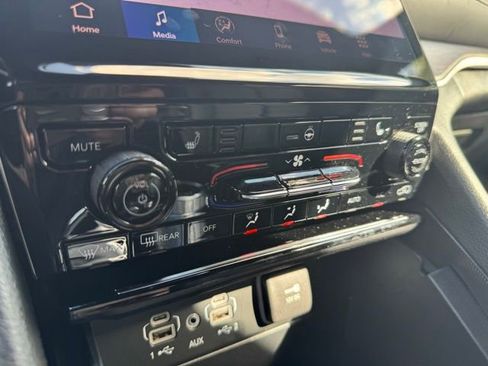 New 2025 Jeep Grand Cherokee Limited w/ Black Appearance Package image 35