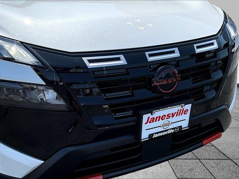 Certified 2026 Nissan Rogue SV AWD/4WD image 35