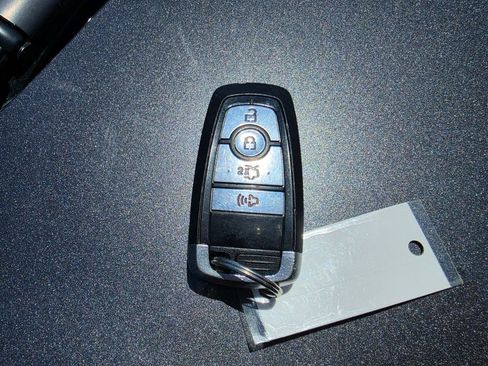 Used 2017 Ford Fusion SE FWD image 10