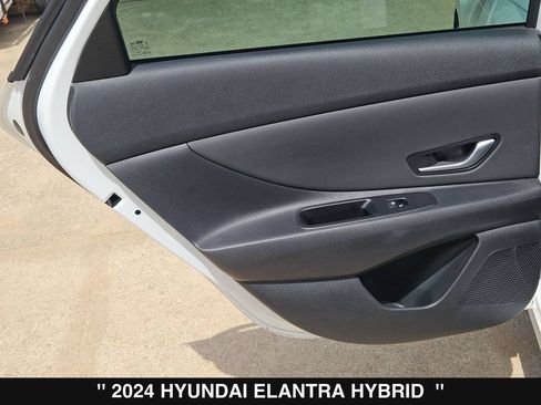 Used 2024 Hyundai Elantra Limited FWD image 18