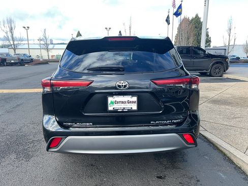 Used 2022 Toyota Highlander Limited image 9