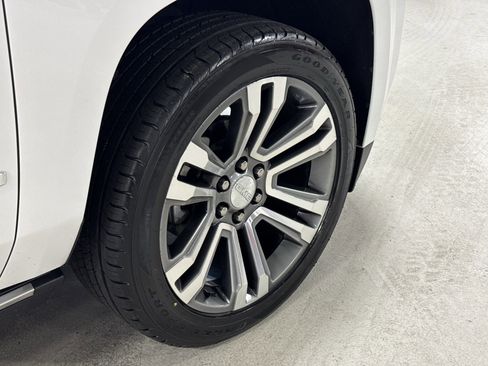 Used 2019 GMC Yukon XL Denali w/ Denali Ultimate Package image 12