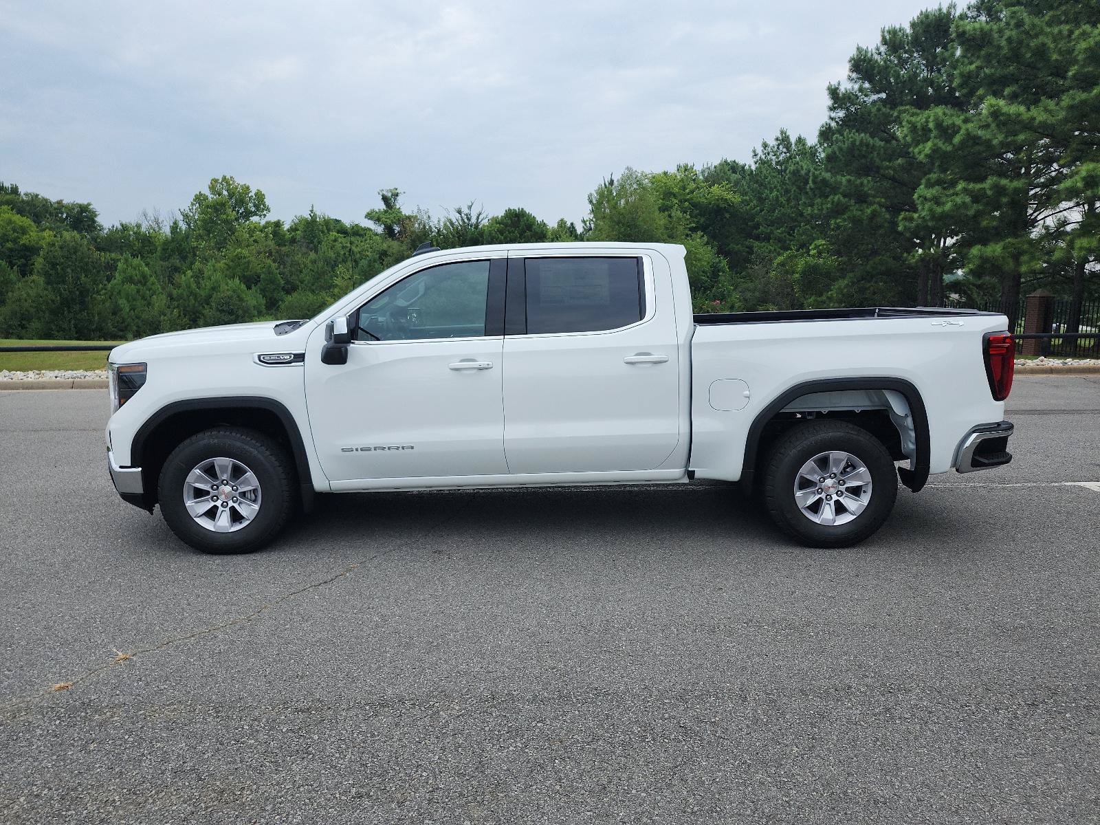 New 2026 GMC Sierra 1500 SLE AWD/4WD image 2