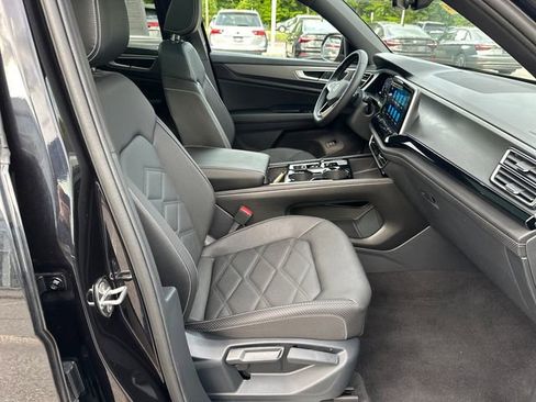 Certified 2024 Volkswagen Atlas Cross Sport SE w/ Panoramic Sunroof Package AWD/4WD image 37