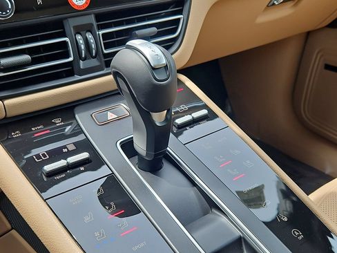 Certified 2026 Porsche Macan AWD/4WD image 24