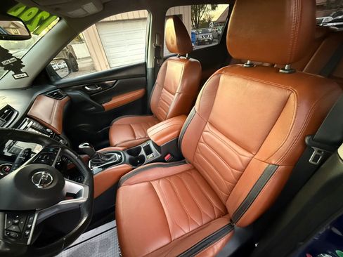 Used 2018 Nissan Rogue SL w/ Premium Package image 22