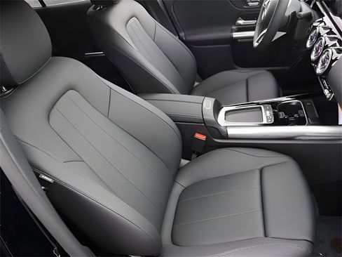 Used 2025 Mercedes-Benz GLA 250 4MATIC image 18