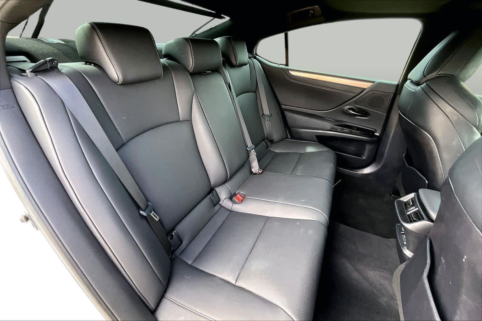 Used 2024 Lexus ES 350 F Sport w/ Accessory Package (Z2) FWD image 19