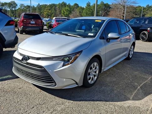 Used 2024 Toyota Corolla LE image 3