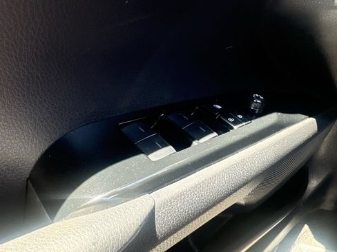 Used 2025 Toyota Camry SE FWD image 18