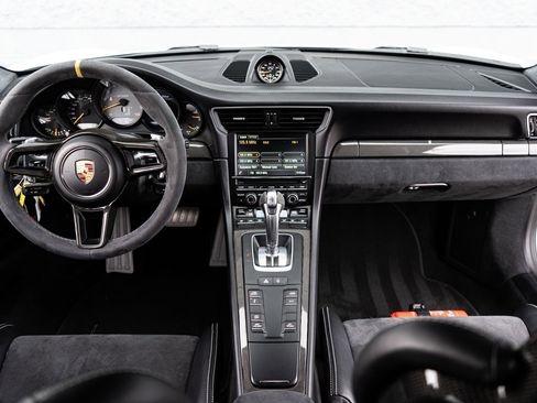 Used 2016 Porsche 911 GT3 RS image 4