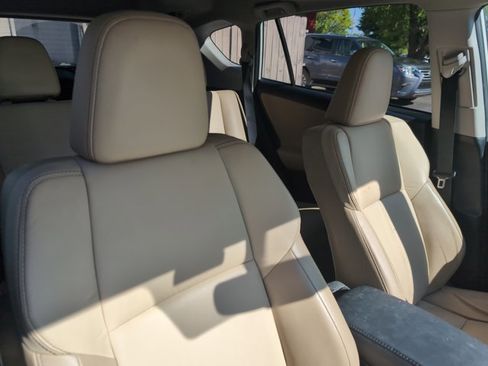 Used 2015 Toyota RAV4 Limited image 25