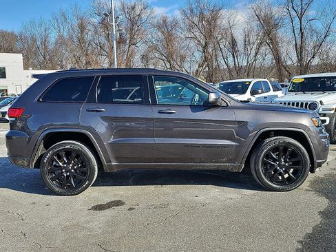 Used 2020 Jeep Grand Cherokee Altitude image 7