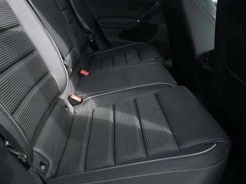 Used 2019 Volkswagen Golf R 4-Door image 52