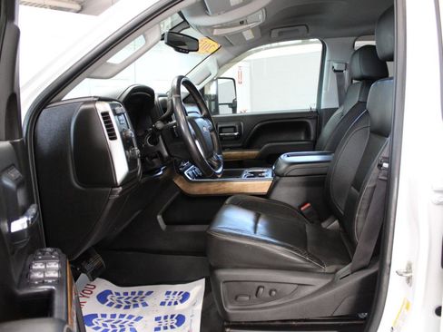 Used 2015 Chevrolet Silverado 2500 LTZ w/ LTZ Plus Package image 9
