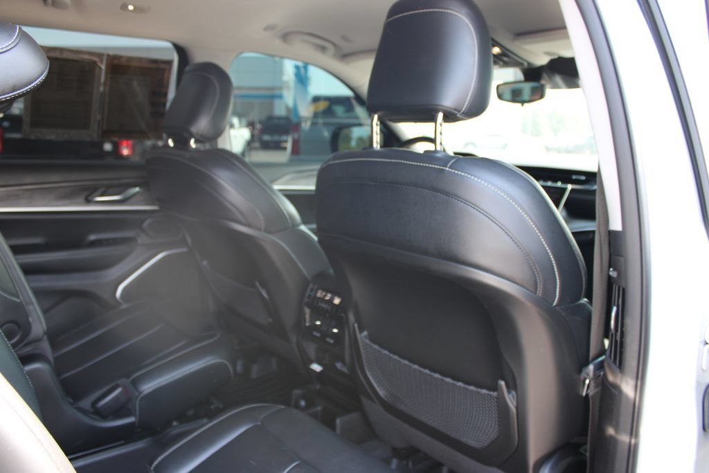 Used 2022 Jeep Grand Cherokee L Limited RWD image 38