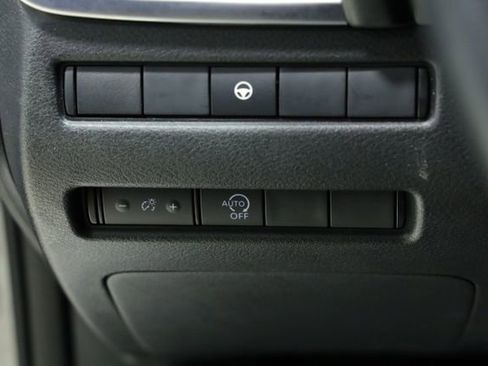 Used 2023 Nissan Rogue SV image 25