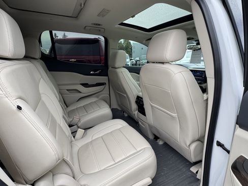 Used 2021 GMC Acadia Denali w/ Denali Ultimate Package image 11