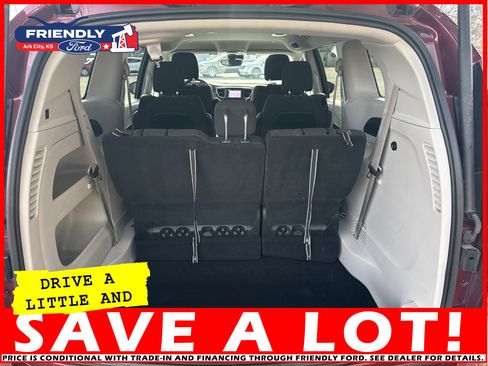 Used 2023 Chrysler Voyager LX image 16