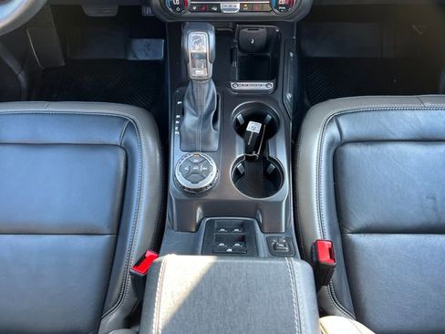 Used 2025 Ford Bronco Outer Banks AWD/4WD image 24