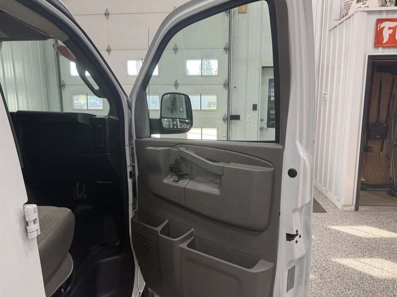 Used 2017 Chevrolet Express 3500 LT w/ LT Preferred Equipment Group RWD image 28