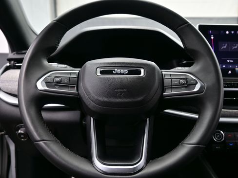 Used 2024 Jeep Compass Latitude image 22