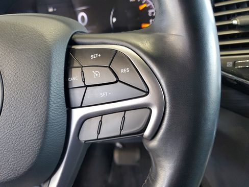 Used 2022 Jeep Grand Cherokee Laredo X AWD/4WD image 24