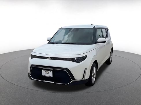 Used 2025 Kia Soul LX w/ LX Technology Package FWD image 3