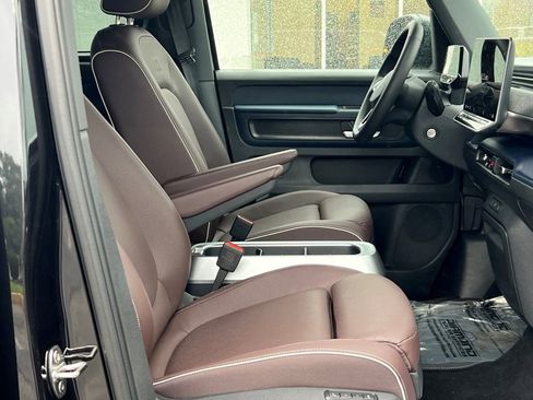 New 2025 Volkswagen ID. Buzz Pro S image 8