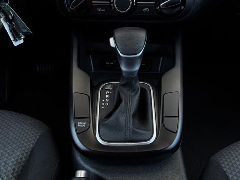 Used 2025 Kia Soul LX w/ LX Technology Package FWD image 21