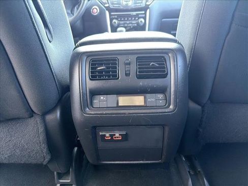 Used 2020 Nissan Pathfinder S image 23