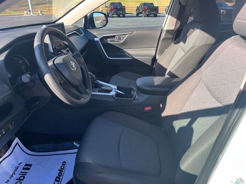 Used 2025 Toyota RAV4 XLE image 25